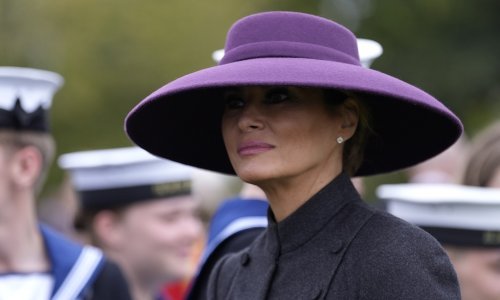 Simbolika ljubičastog šešira Melanije Trump: počast ili provokacija kraljevskoj obitelji?