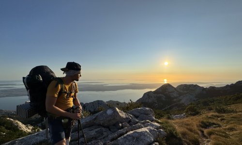 Pogled na zalazak sunca s Velebita