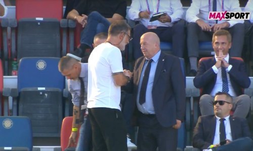 Bilić prošetao ispred Dinamove delegacije; pogledajte pozdrav s Bobanom, Zajecom...