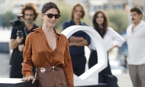 Suknja koja skriva nesavršenosti odlična je ideja, a tek u ovoj hit boji...