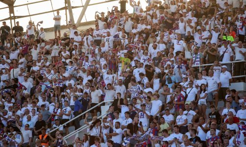 Ovo jučer niste vidjeli; dinamovci slave golčinu, a evo što radi dio Hajdukovih navijača...