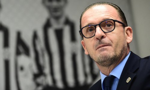 Pogledajte kako je Mijatović divljao na derbiju Zvezde i Partizana: Morali ga odvući iz lože