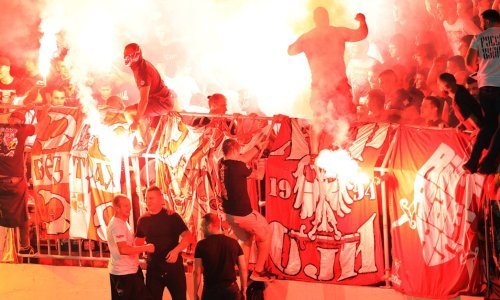 Kaos u Beogradu. Delije napale Škote u centru grada, razbijeno nekoliko kafića