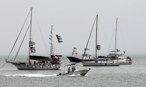 Dronovima napadnuta flotila koja prevozi humanitarnu pomoć u Gazu