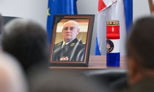 Pogledajte tko se došao oprostiti od generala Ante Rose