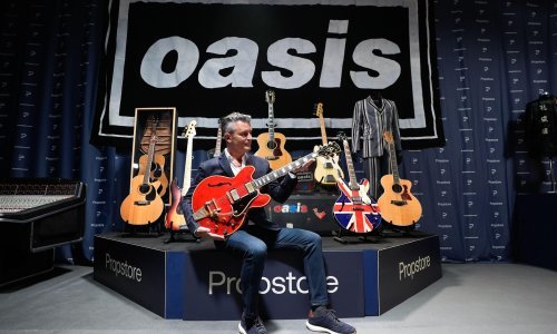 Na dražbu ide Noelova gitara koju je Liam uništio u noći raspada Oasisa