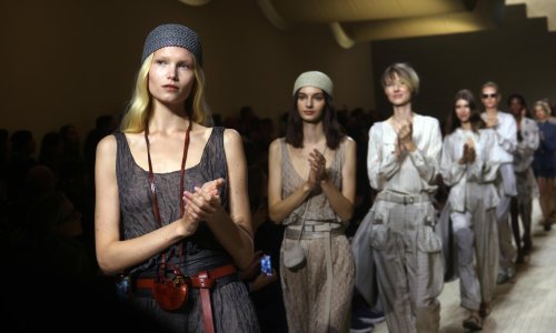 Oproštaj od kralja talijanske elegancije: Revija Emporio Armani dirnula je modni svijet