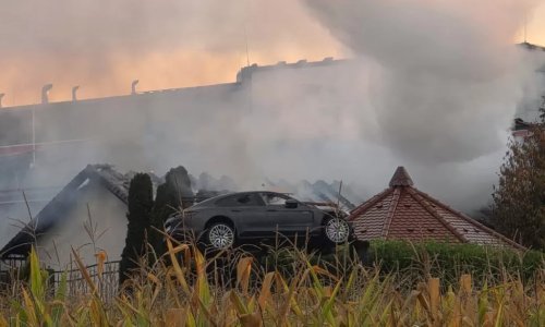 U velikom požaru kod Požege izgorjeli skupocjeni automobili vlasnika Color emajla
