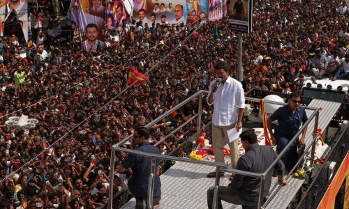 Glumac Vijay organizirao politički skup: Poginulo 36 ljudi, a među njima i osmero djece