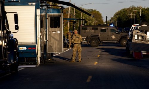 Veteran vozilom uletio u crkvu, jurišnom puškom ubio nekoliko ljudi i zapalio crkvu