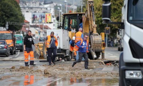 Pukla cijev na križanju Selske i Krapinske u Zagrebu: Na snazi privremena regulacija prometa