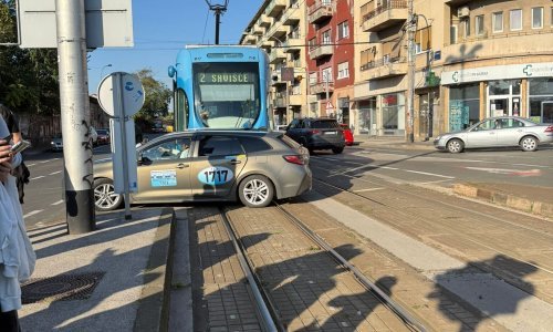 Sudarili se tramvaj i taksi kod Branimirove tržnice: Tramvaji voze zaobilazno