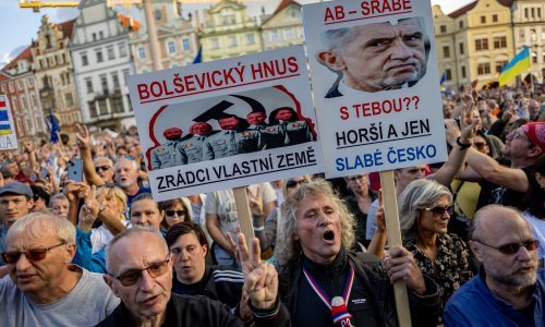 Botovi uoči izbora u Češkoj: Anonimni računi na TikToku promiču radikalne stranke i proruske sadržaje