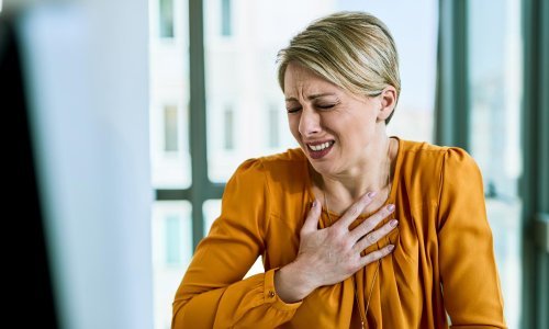 Ovi znakovi najavljuju srčani udar godinama ranije: Evo kako ga prevenirati