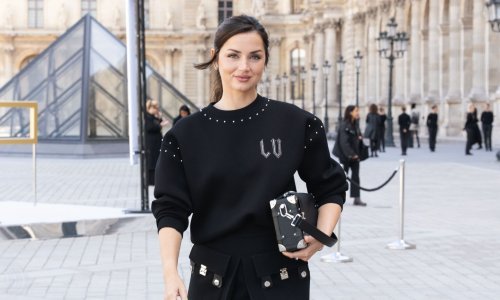 Ove čizme nikad ne izlaze iz mode, a to je dokazala i slavna brineta