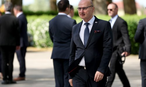 Grlić Radman položio vijenac u Morinju: Crnogorci se ispričavaju, pojavili se prosvjednici