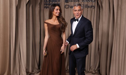 Smeđa je nova crna: Amal Clooney u najljepšoj haljini ove sezone