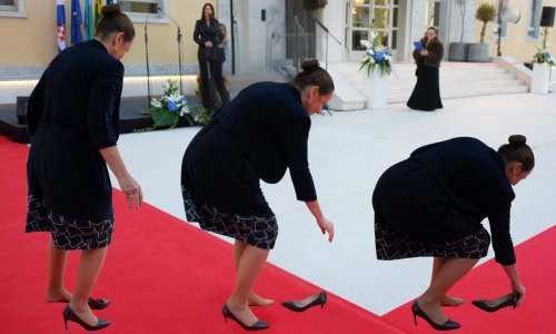 Na tren ostala bez cipele: Ministrica zdravstva našla se u problemu, no isti je odmah riješila