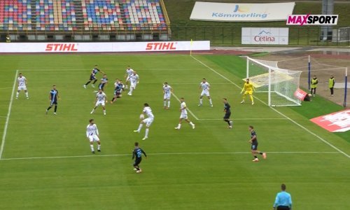Svi igrači Rijeke su skočili i tražili penal, a za Kolarića i VAR sobu je sve u redu; pogledajte što se dogodilo