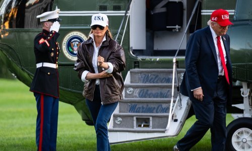 Internet bruji zbog neuobičajenog pokliča Melanije Trump pred 10.000 mornara