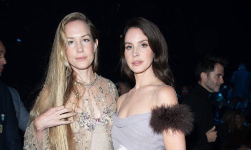 Sličnost je preočita: Lana Del Rey povela zgodnu sestru na reviju