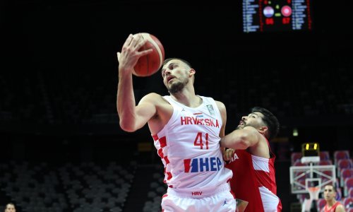 Hrvatski košarkaš briljirao pa nakon pobjede vodio navijanje, pogledajte kako je to izgledalo