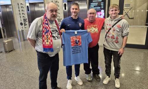 Kramarića u Pragu dočekala 'posebna delegacija'. Rijetko tko to u Hrvatskoj ima