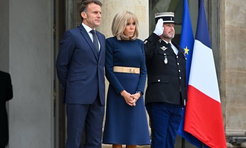 Brigitte Macron drži se provjerene modne formule, ali sad bira najčedniju varijantu