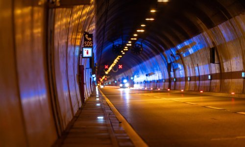 Vozači, oprez!: Vozilo u kvaru u tunelu Mala Kapela