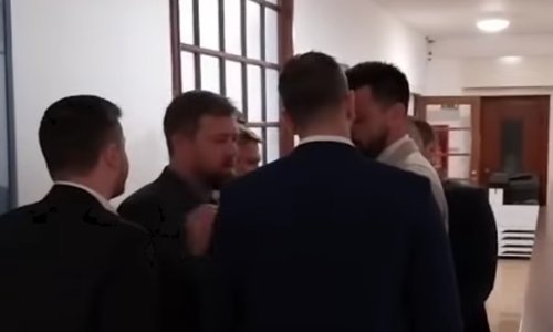 [VIDEO] Umalo došlo do sukoba Ivoševića i Matijevića: Vijećnici ih razdvajali u hodniku