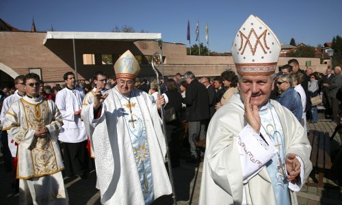 Kardinal Puljić oštro odgovorio Dodiku: Vaši napadi na biskupa Komaricu su nedopustivi