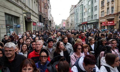 Suze u Sarajevu za Halida Bešlića: Tisuće plaču i pjevaju na dirljivom oproštaju