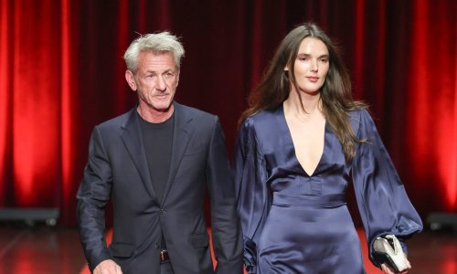 Sean Penn prošetao crvenim tepihom u društvu 30 godina mlađe djevojke