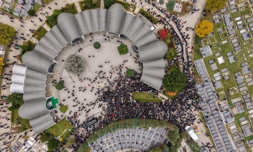 Pogled iz zraka na Sarajevo: Tisuće u suzama ispratilo Halida Bešlića