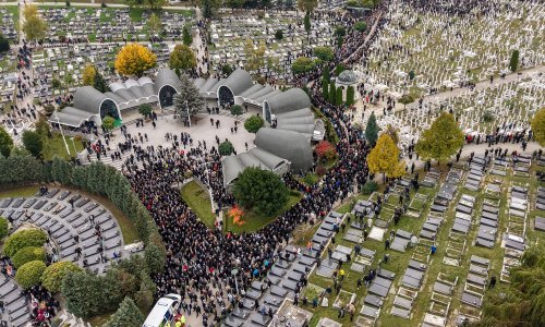 Halid Bešlić počiva pokraj Kemala Montena: Bili su kao braća, a jedna želja im je ostala neostvarena