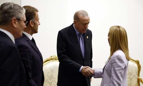 VIDEO Erdogan želi da se Meloni ostavi cigareta, Macron: To je nemoguće