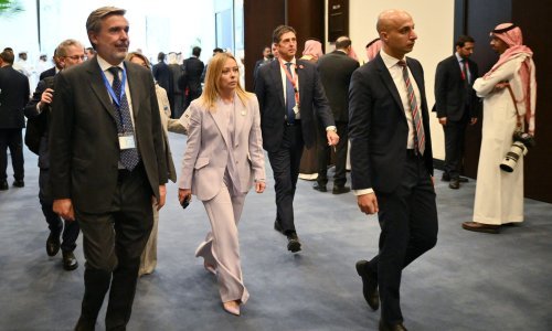 Meloni dobro pristaju pastelni tonovi, a elegantne cipele ukrale su show