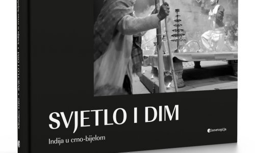 Poklanjamo knjigu 'Svjetlo i dim: Indija u crno-bijelom'