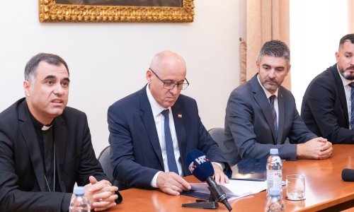 Vlada se isprsila i dala Dubrovniku tri vrijedna ugovora o darovanju državnih nekretnina
