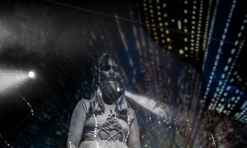 Tannu Tuwa promovira electro future punk debi u Petom kupeu, pridružuje im se vokalistica Desideria
