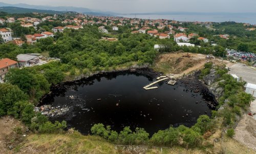 ‘Crna jama’ kraj Rijeke sadrži 40.000 tona tekućeg otpada i mekog katrana