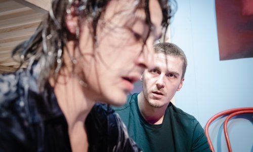 Od velikog romana Buljan je napravio veliku predstavu: 'Max, Mischa i ofenziva Tet' je tri i pol sata čistog užitka