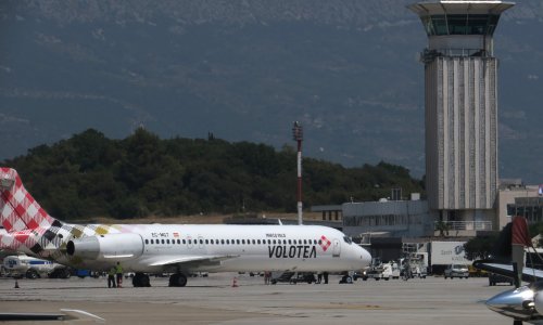 Avion slijetao u Splitu, netko ispalio signalnu raketu: Otkriveno odakle je došla