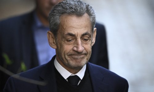 Sarkozy počinje služiti kaznu: Ovo su njegove posljednje fotografije prije odlaska u zatvor