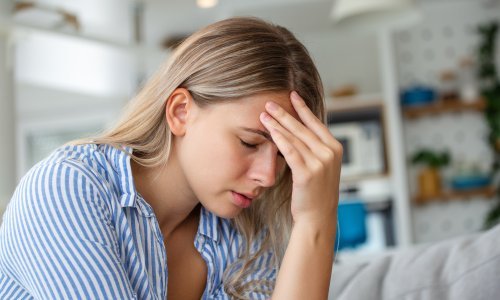 Znanstvenici objasnili zašto žene češće pate od migrena nego muškarci