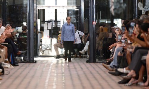 Potres u svijetu mode: Legendarna dizajnerica napušta Hermès, a evo tko dolazi