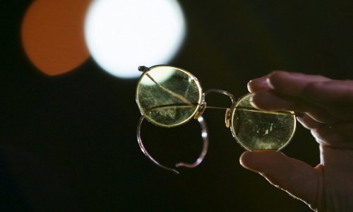 Lennonove naočale i Jacksonov šešir na dražbi: 'Vraćaju nas u sretnija vremena'