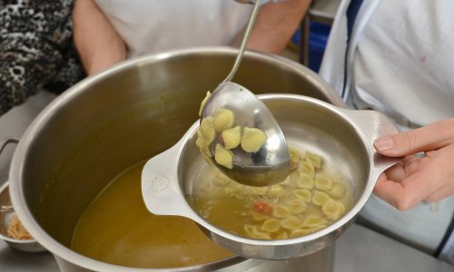 Preko 15 tisuća zagrebačkih učenika jede eko hranu: Imaju i sezonske jelovnike