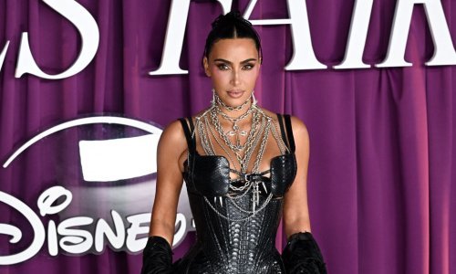 Koža, lanci i mnoštvo volana: Kim Kardashian ukrala show u gotičkom izdanju