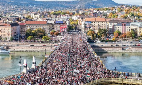 Tisuće Orbanovih pristaša slile se na ulice Budimpešte: 'Ne želimo umrijeti za Ukrajinu!'